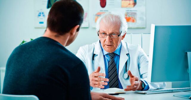 A dokter advises hiji lalaki dina potency-enhancing ubar